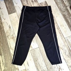NWOT Victoria's Secret Black Crop Leggings Side Pockets Size XXL